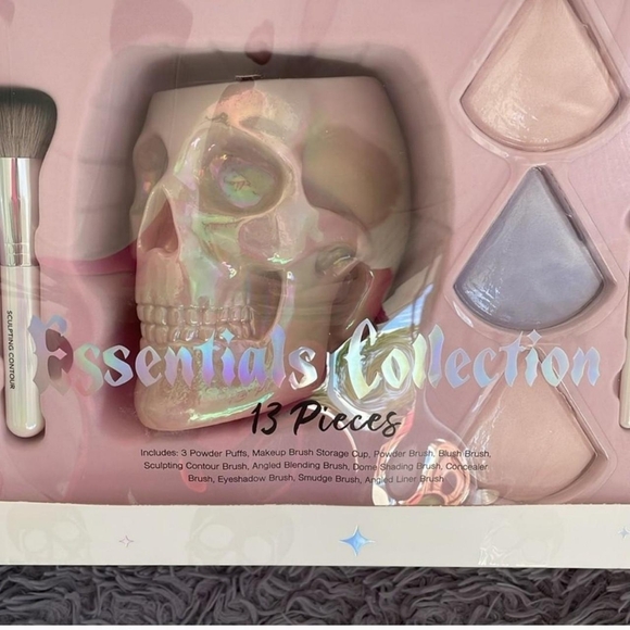 13 piece Essentials Collection Makeup brush holder & brushes - Picture 2 of 8